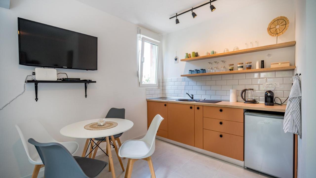 Cozy Apartment, 10 Minutes Walking Distance From The Old Town Daire
